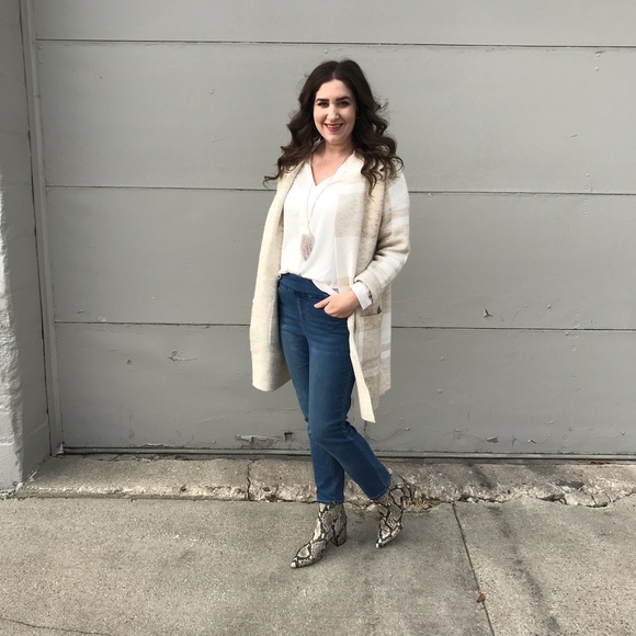 Welcome To My Closet! - Picture 3 of 5